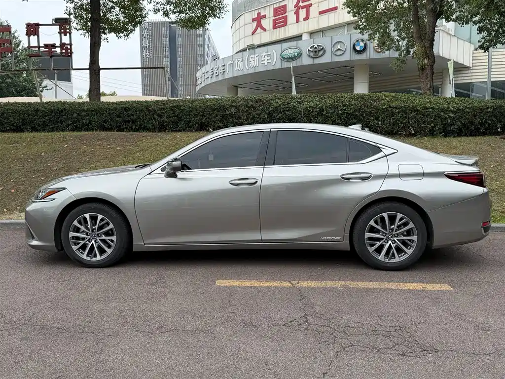Lexus ES 2022 — фото 3