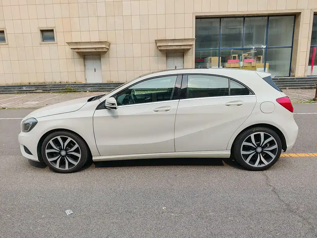 Mercedes-Benz A-Class 2016 — фото 6