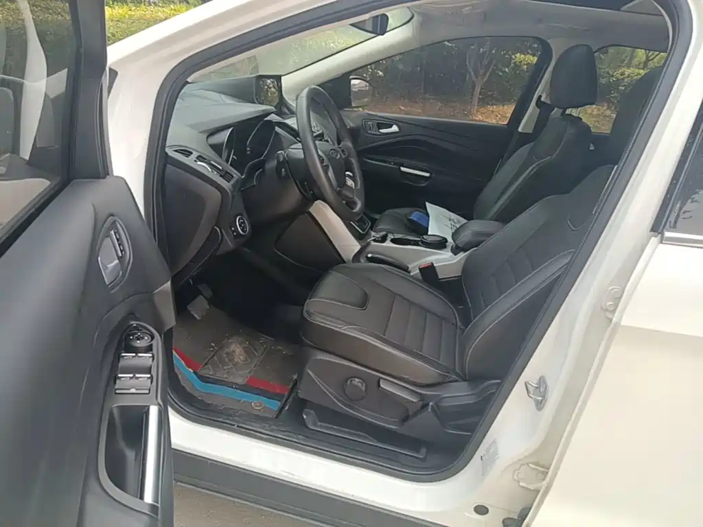 Ford Kuga 2016 — фото 15