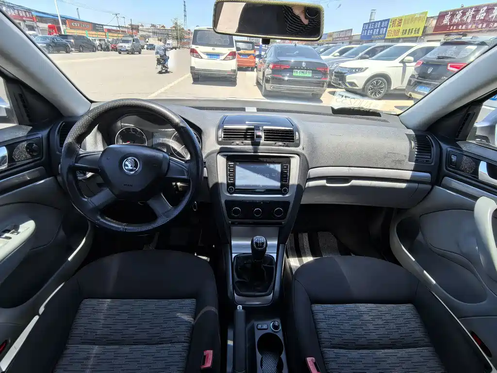 Skoda Octavia 2015 — фото 10