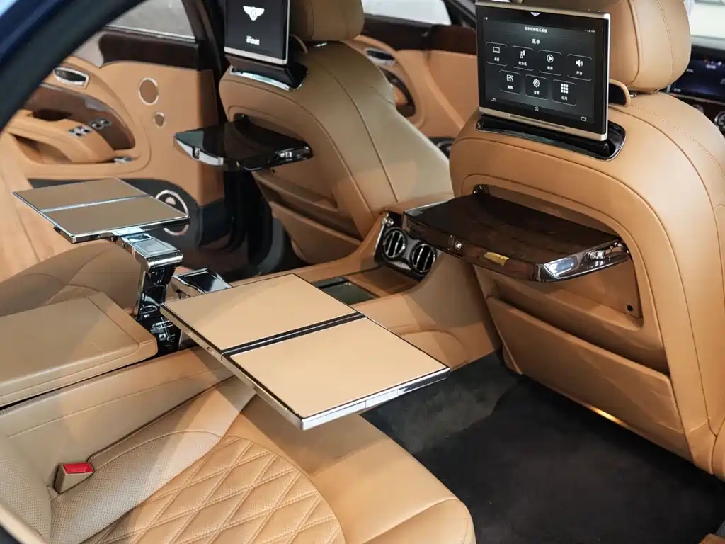 Bentley Mulsanne 2017 — фото 25