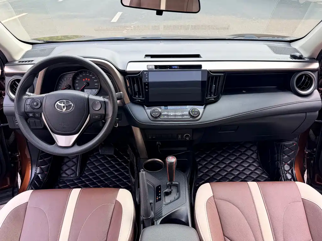 Toyota RAV4 2015 — фото 13