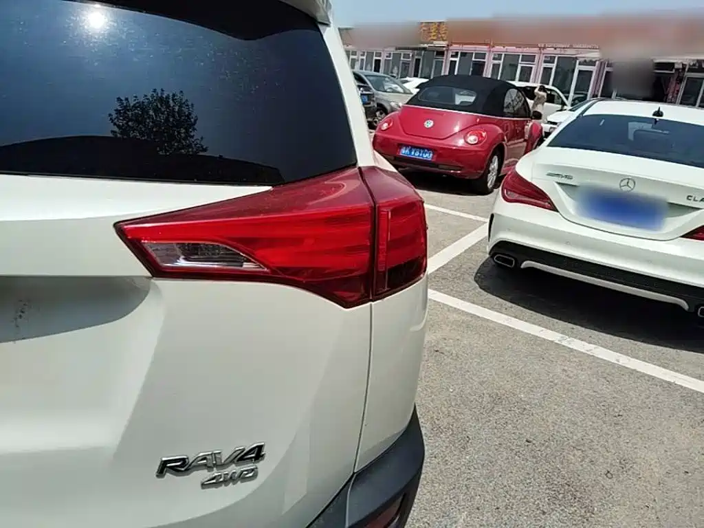 Toyota RAV4 2016 — фото 8