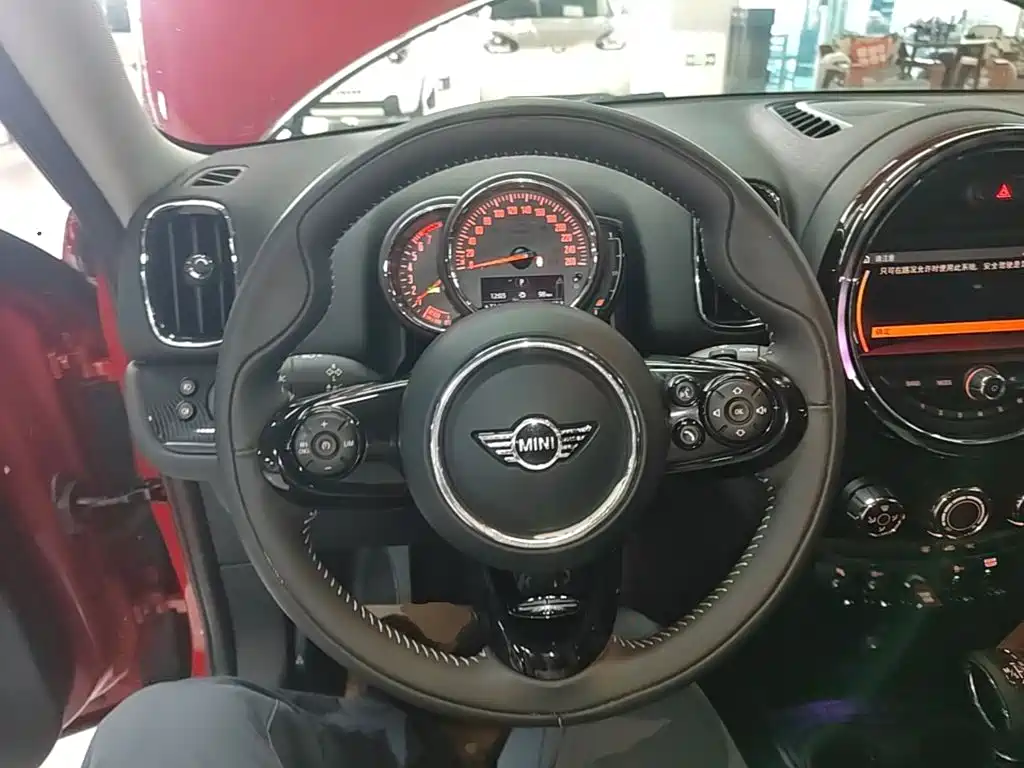 MINI Countryman 2019 — фото 11