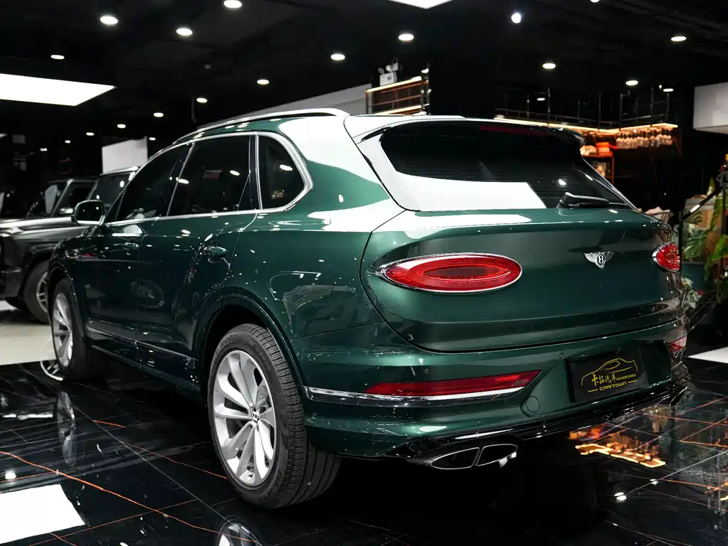 Bentley Bentayga 2021 — фото 13