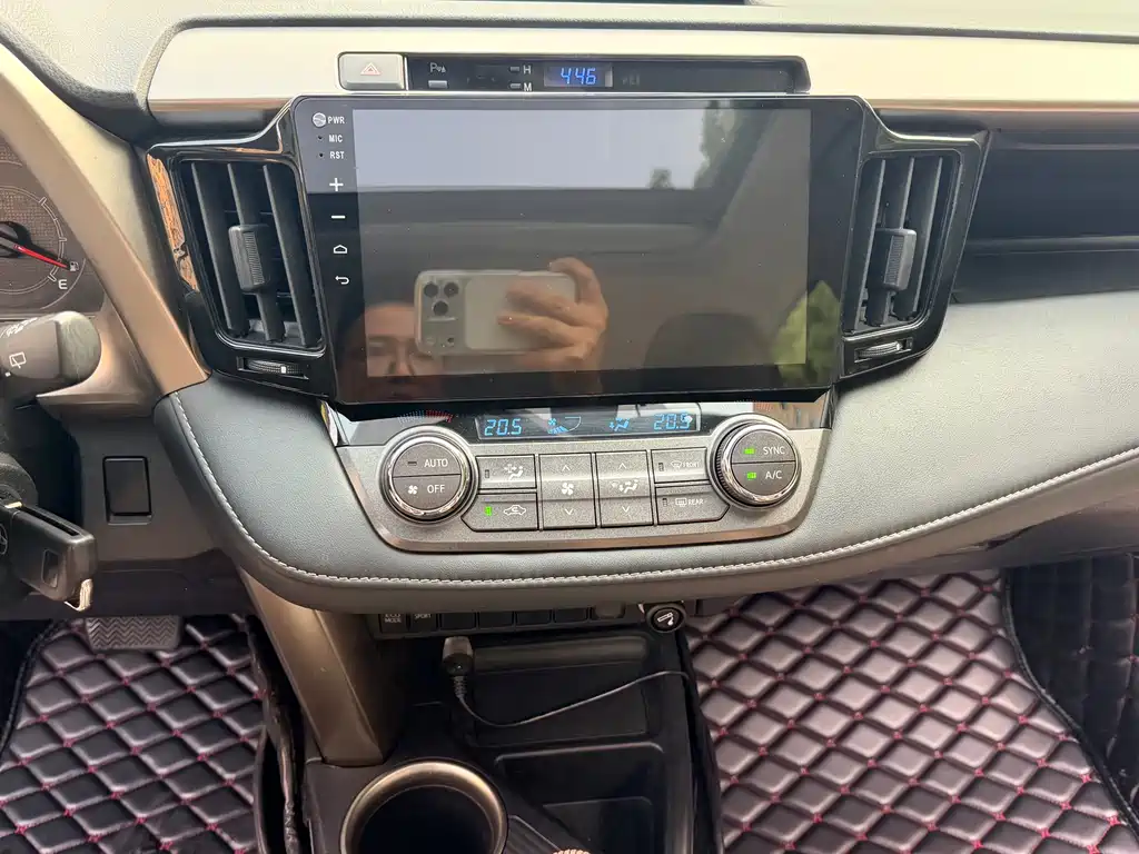Toyota RAV4 2015 — фото 15