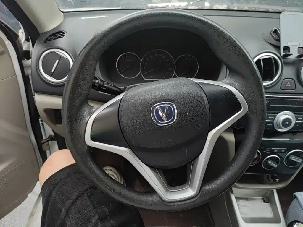Changan Yuexiang V3 2016 — фото 11