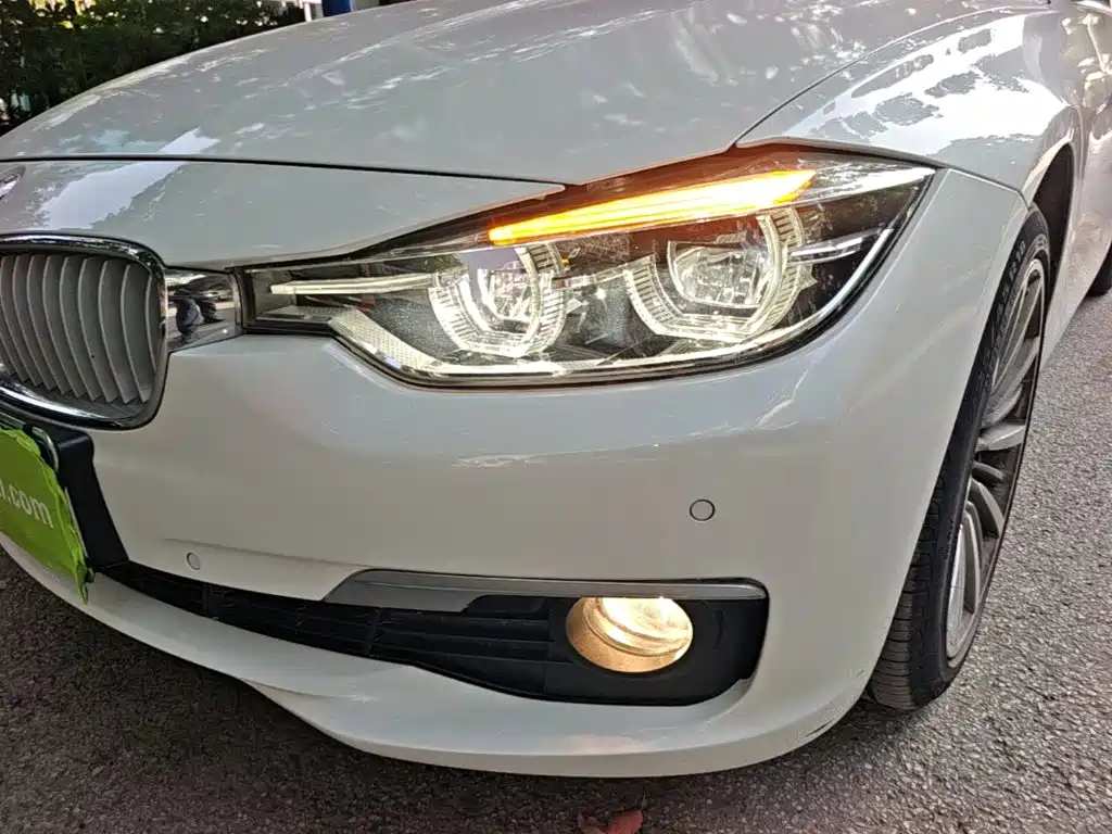 BMW 3 Series 2019 — фото 18