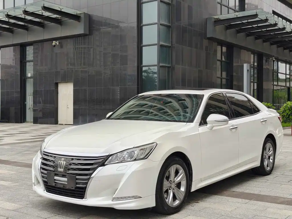 Toyota Crown 2016 — фото 2