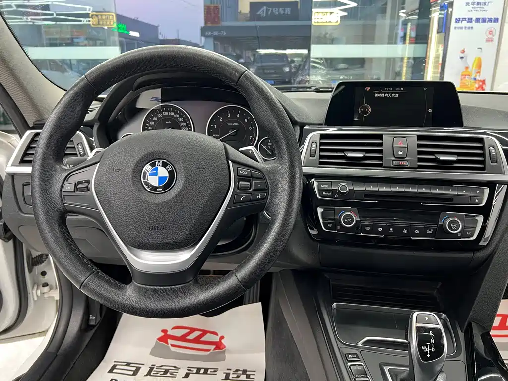 BMW 3 Series 2017 — фото 14