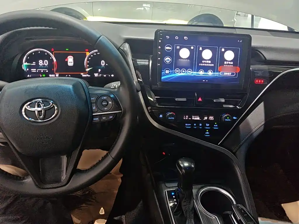 Toyota Camry 2022 — фото 10