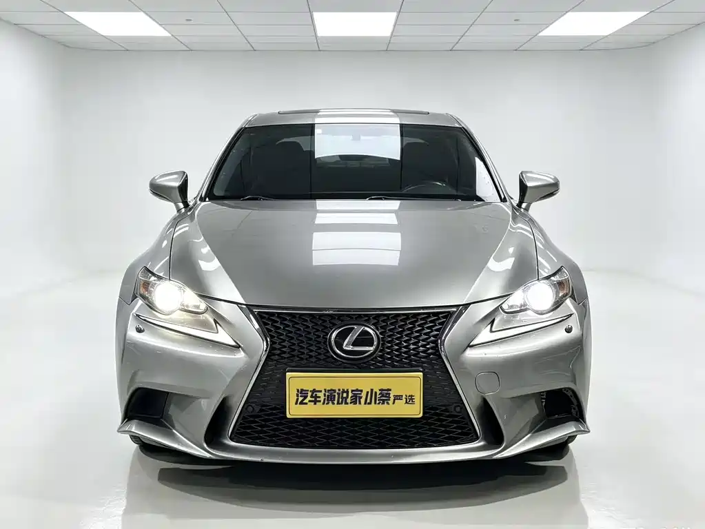 Lexus IS 2016 — фото 2