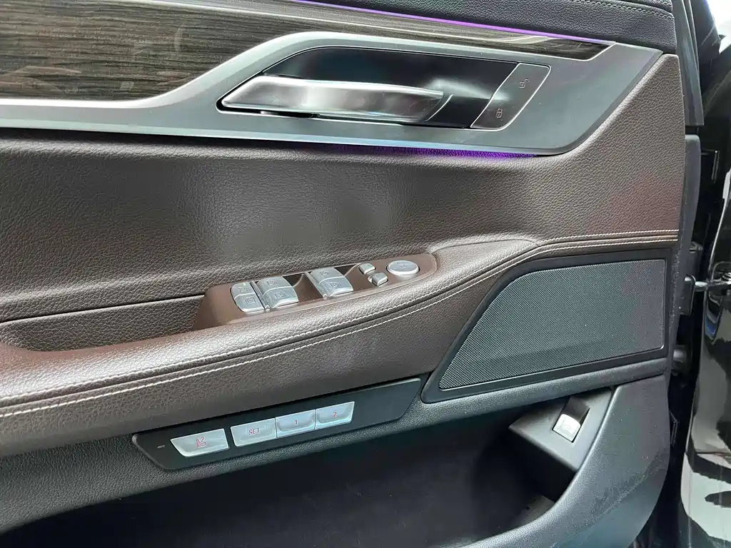 BMW 7 Series 2018 — фото 11