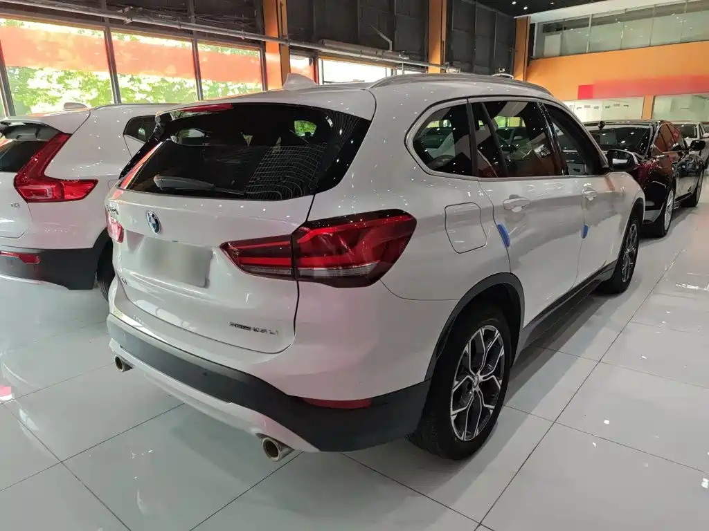 BMW X1 2022 — фото 8
