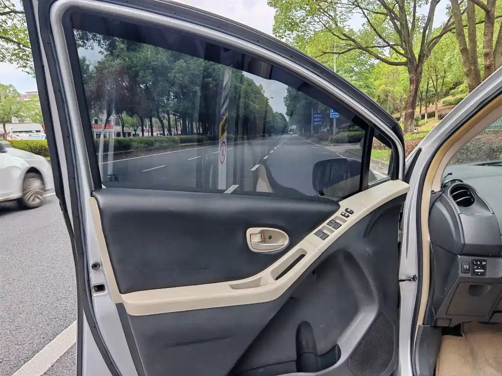 Toyota Yaris L 2009