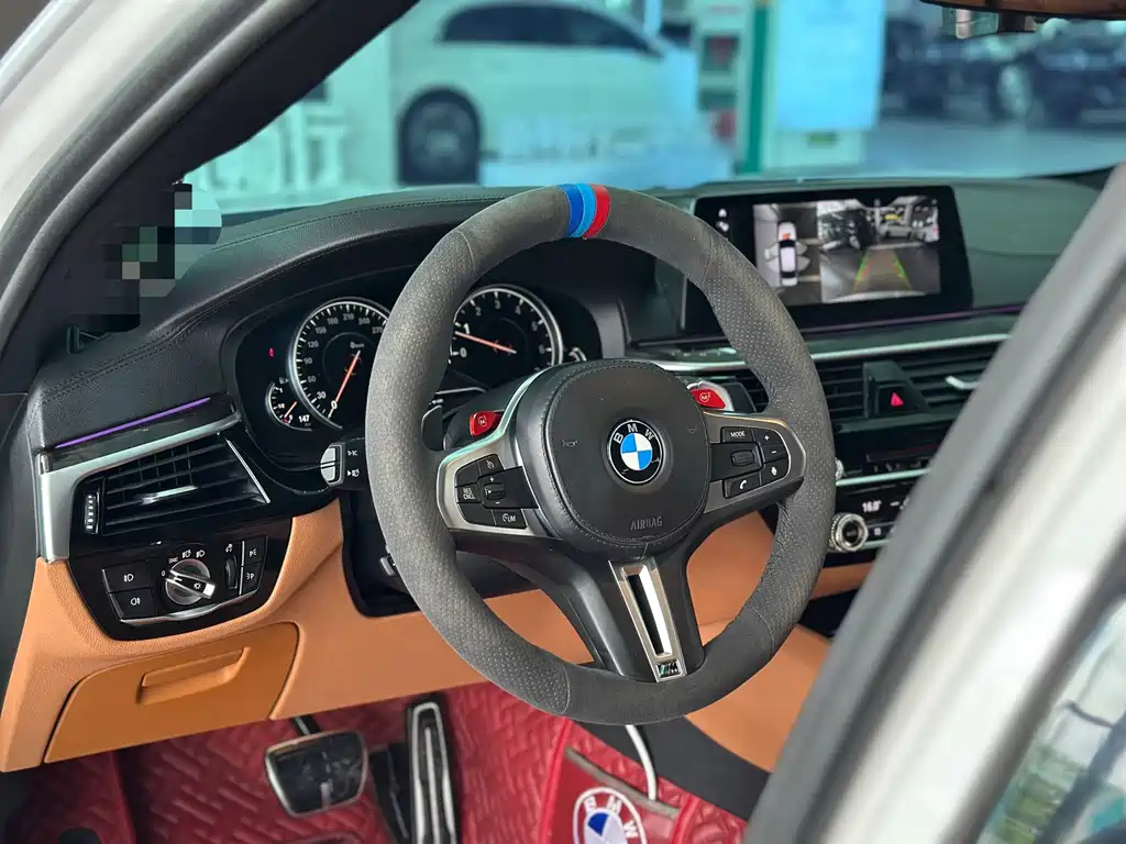 BMW 5 Series 2018 — фото 13