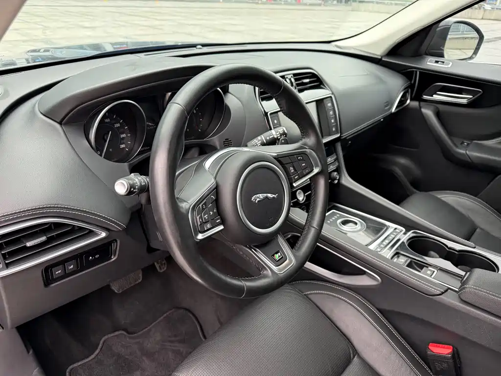 Jaguar F-PACE 2017 — фото 9