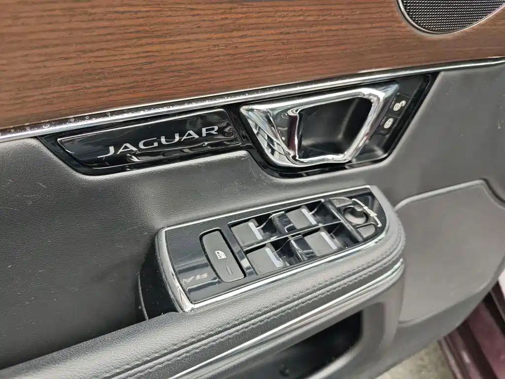 Jaguar XJ 2014 — фото 17