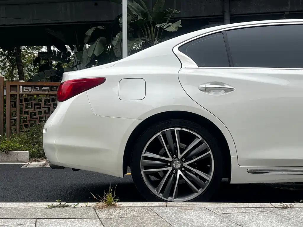 Infiniti Q50L 2017 — фото 12