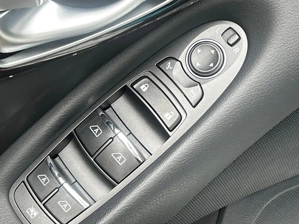 Infiniti Q50L 2017 — фото 21
