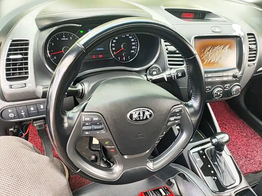Kia K3 2016 — фото 11