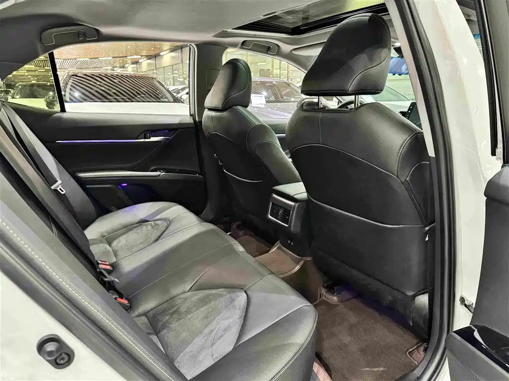 Toyota Camry 2022 — фото 11