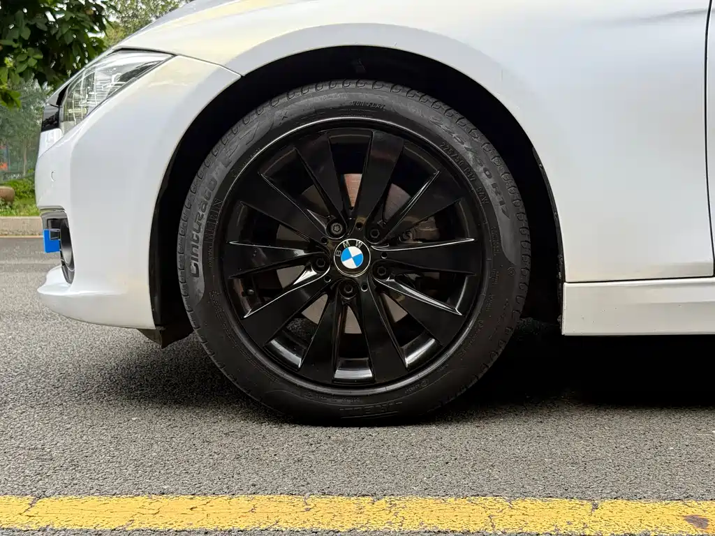 BMW 3 Series 2017 — фото 14