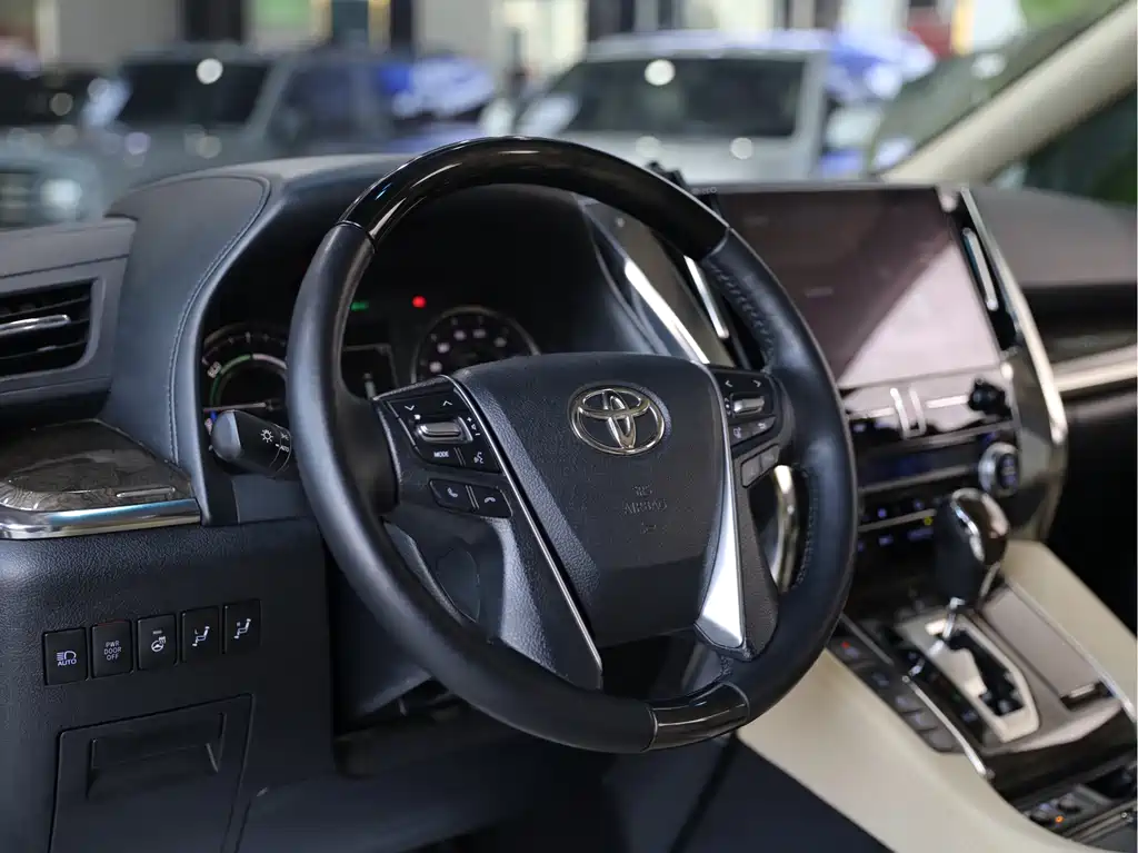 Toyota Alphard 2022 — фото 8