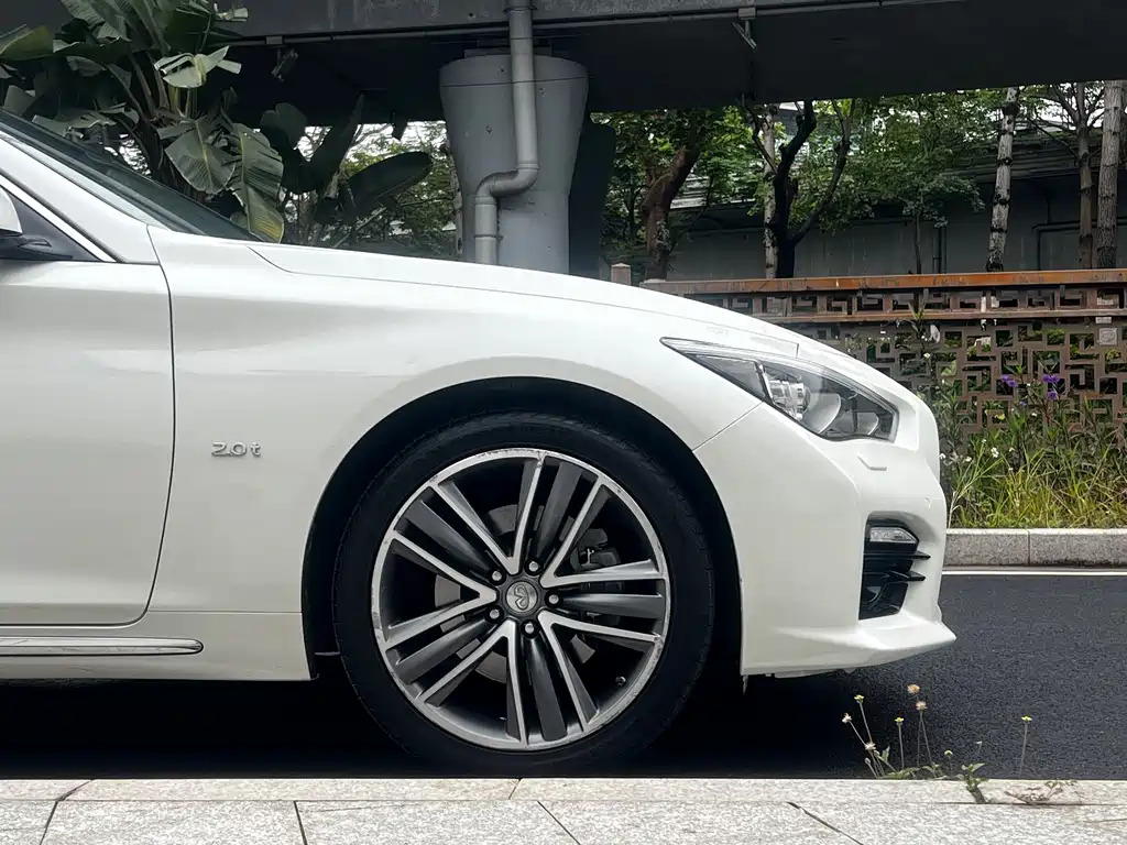 Infiniti Q50L 2017 — фото 11