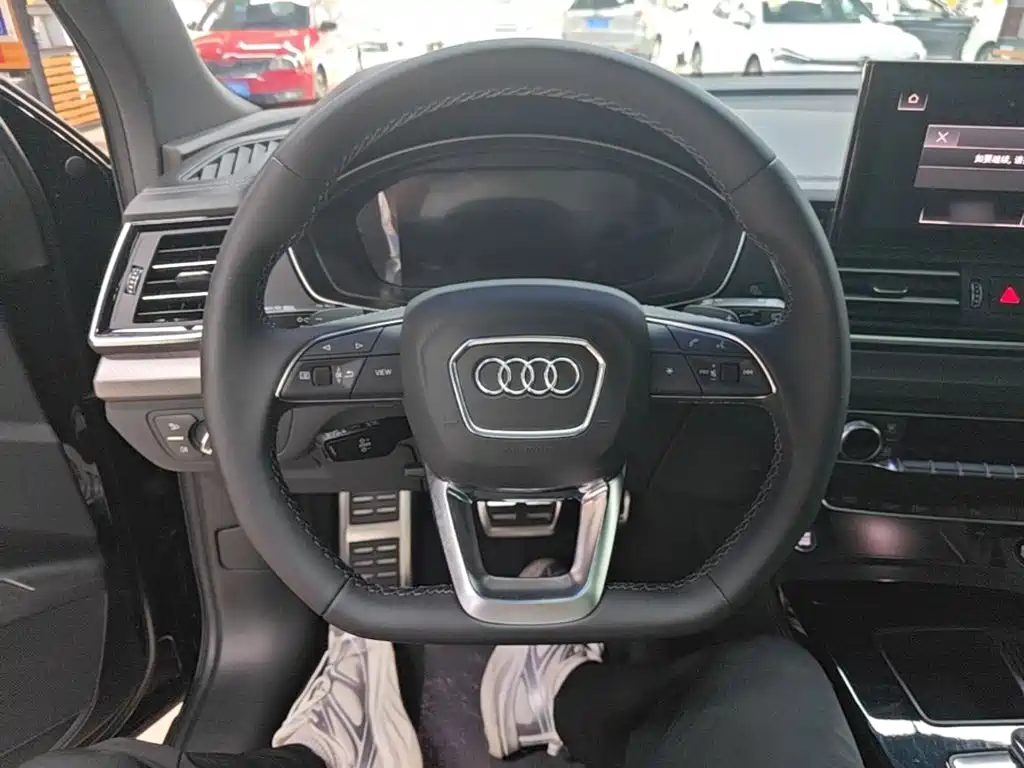 Audi Q5L 2024 — фото 11
