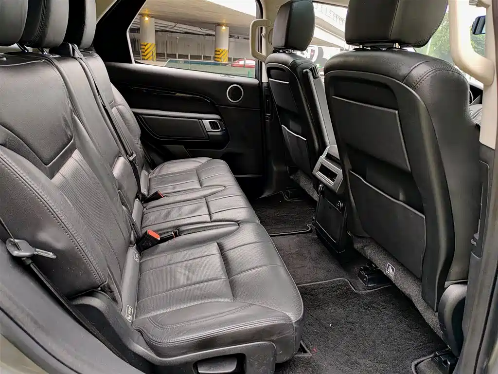 Land Rover Discovery 2018 — фото 11