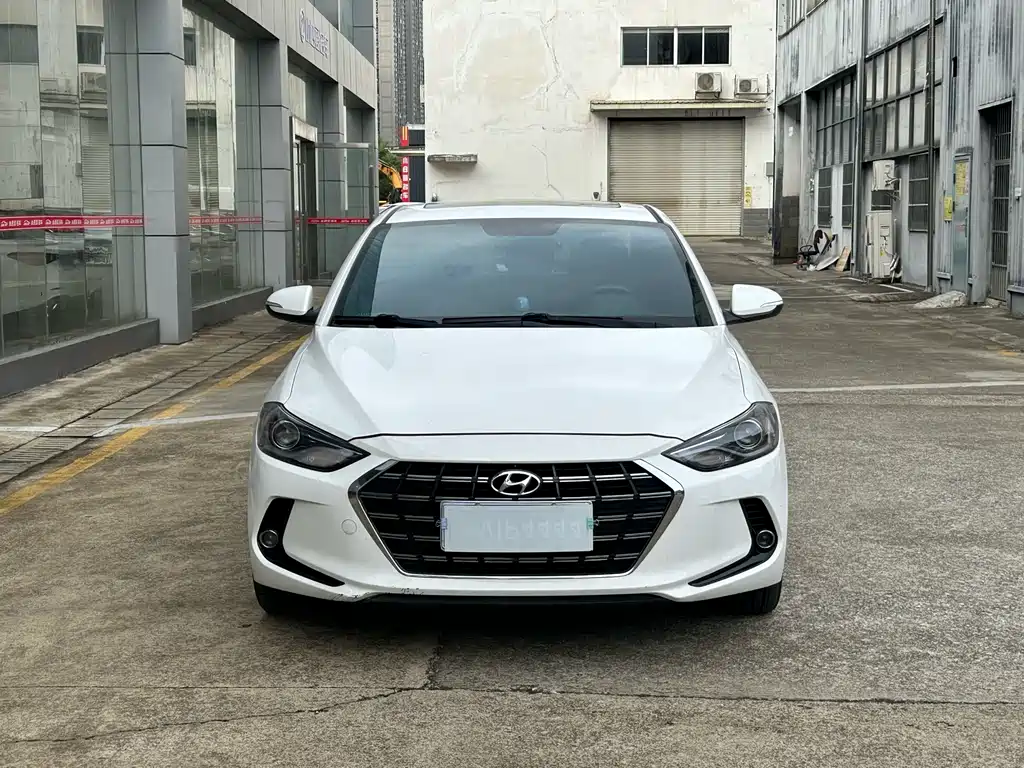 Hyundai Elantra 2019 — фото 2