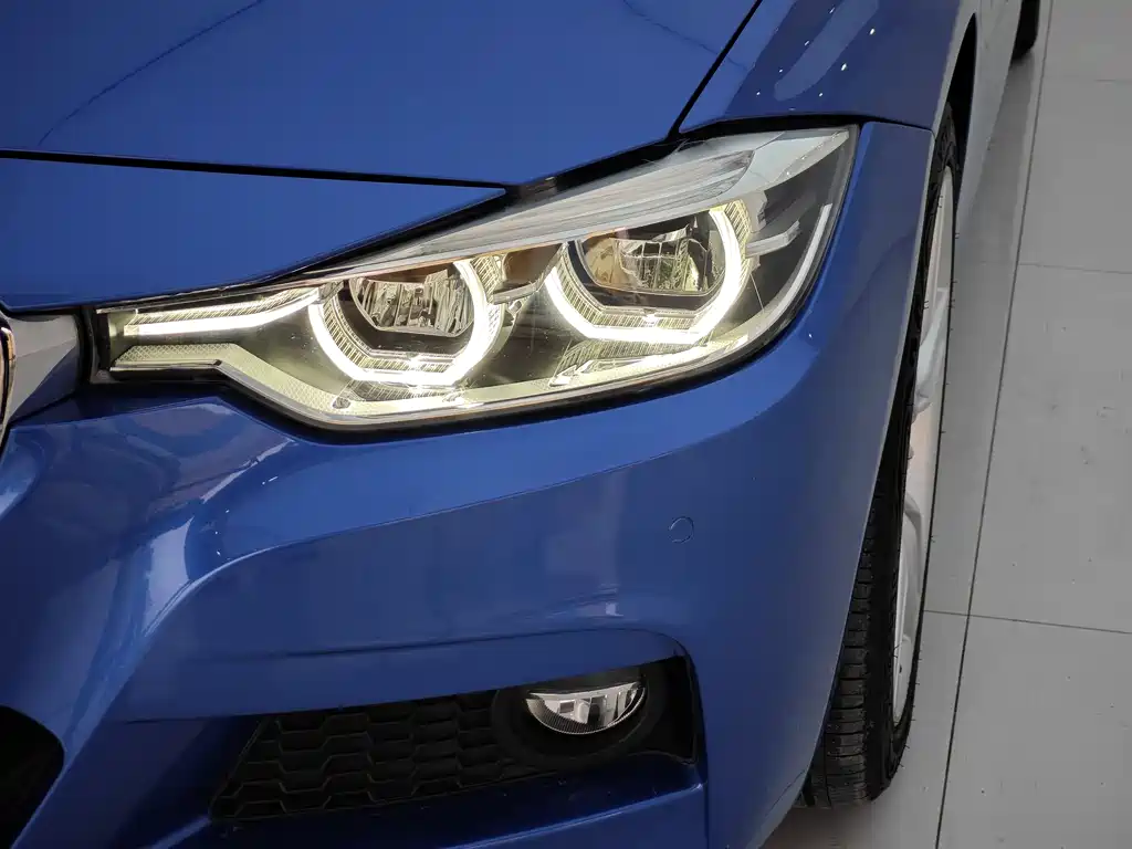 BMW 3 Series 2018 — фото 28
