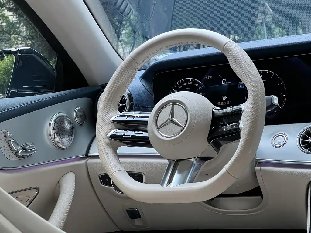 Mercedes-Benz E-Class 2023 — фото 11