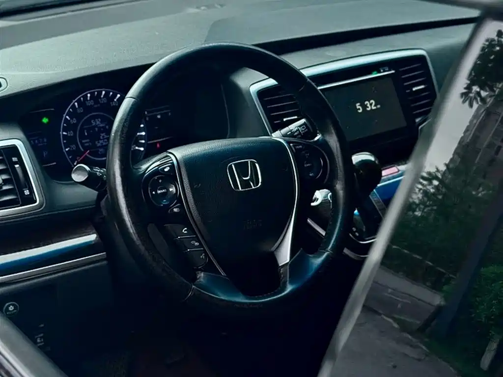 Honda Odyssey 2015 — фото 8