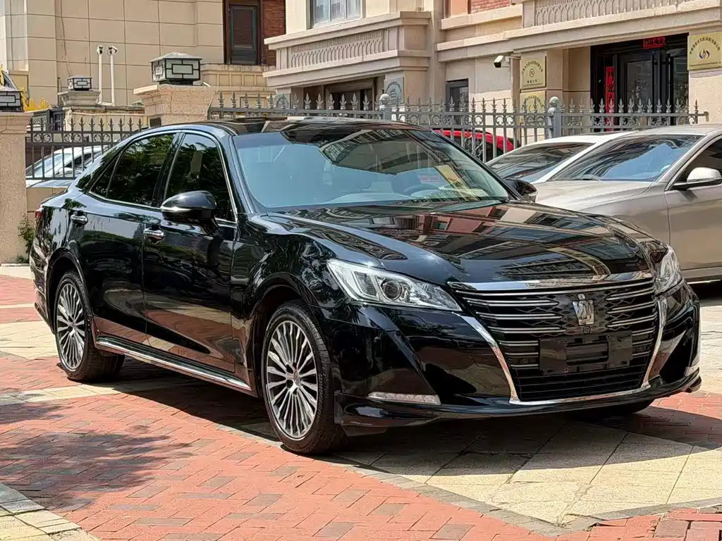 Toyota Crown 2018