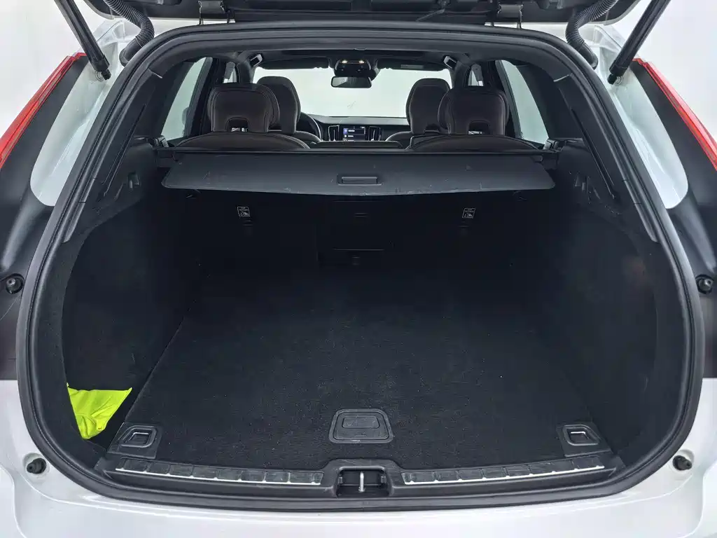 Volvo XC60 2021 — фото 27