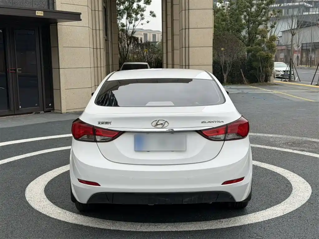 Hyundai Elantra Langdong 2017 — фото 13