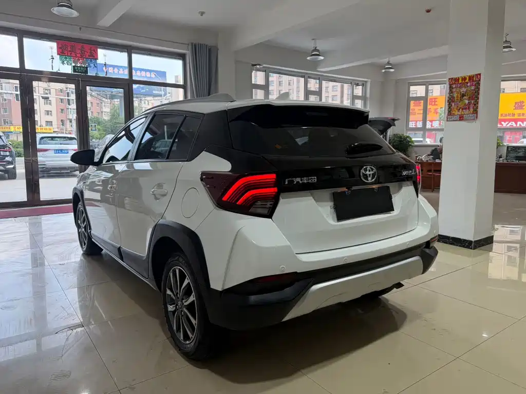 Toyota Yaris L 2023