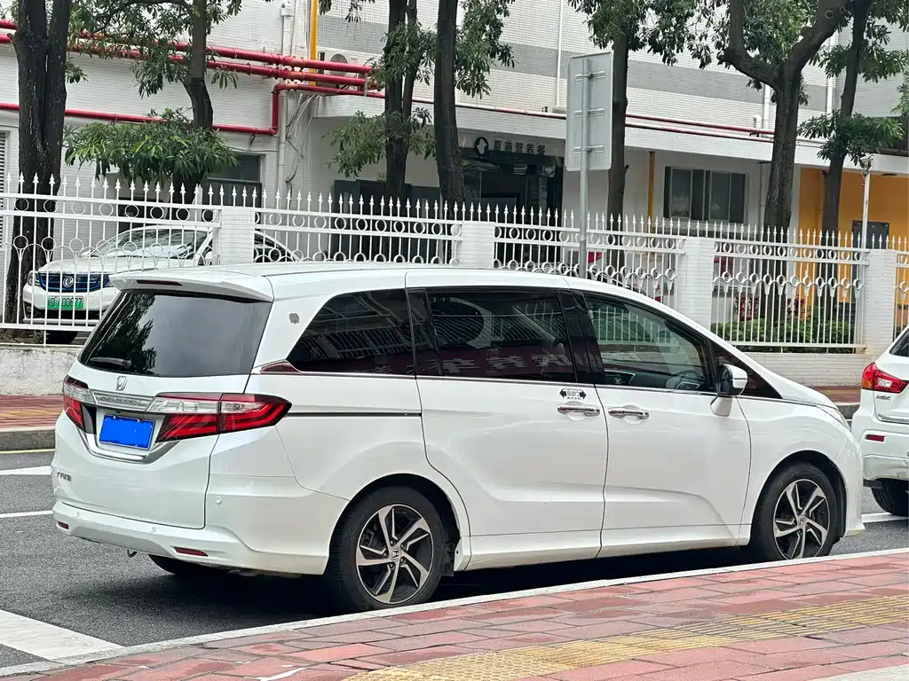 Honda Odyssey 2015 — фото 2