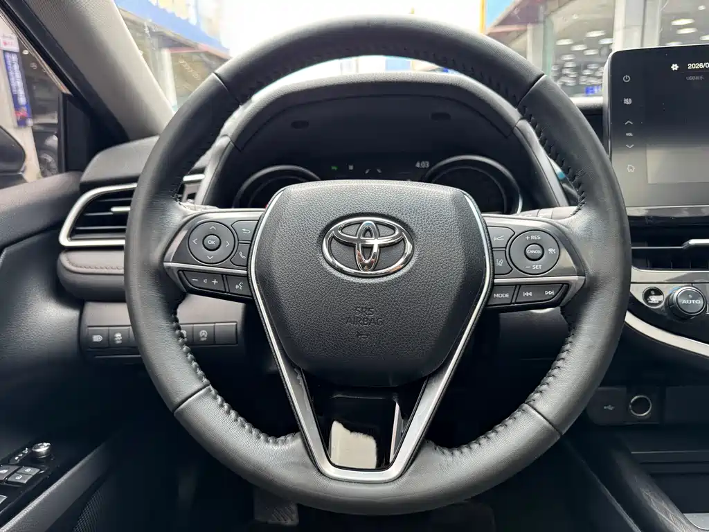 Toyota Camry 2023 — фото 12