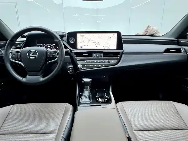 Lexus ES 2023