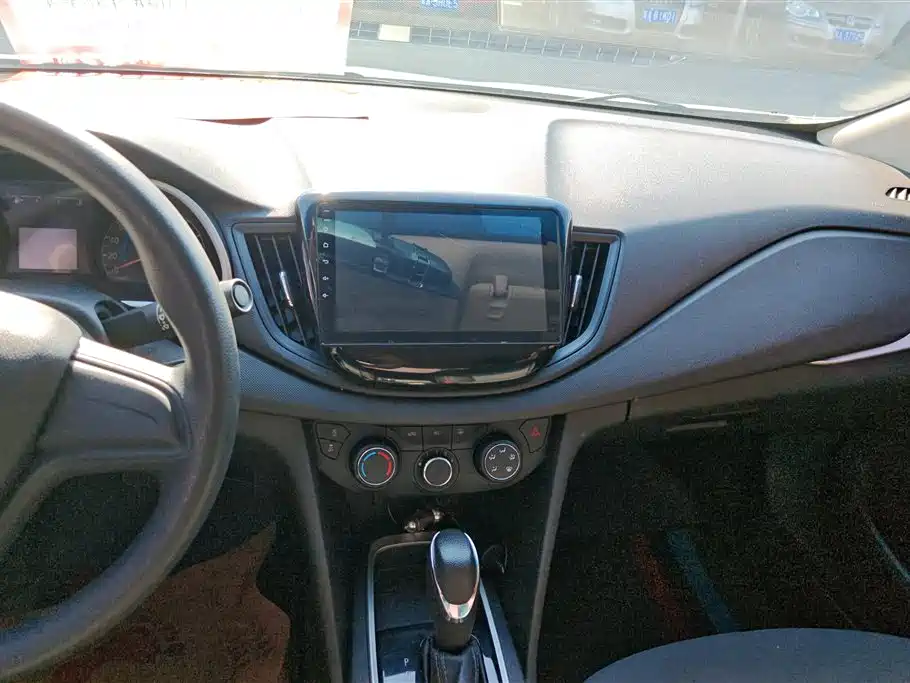 Chevrolet Cavalier 2017 — фото 13