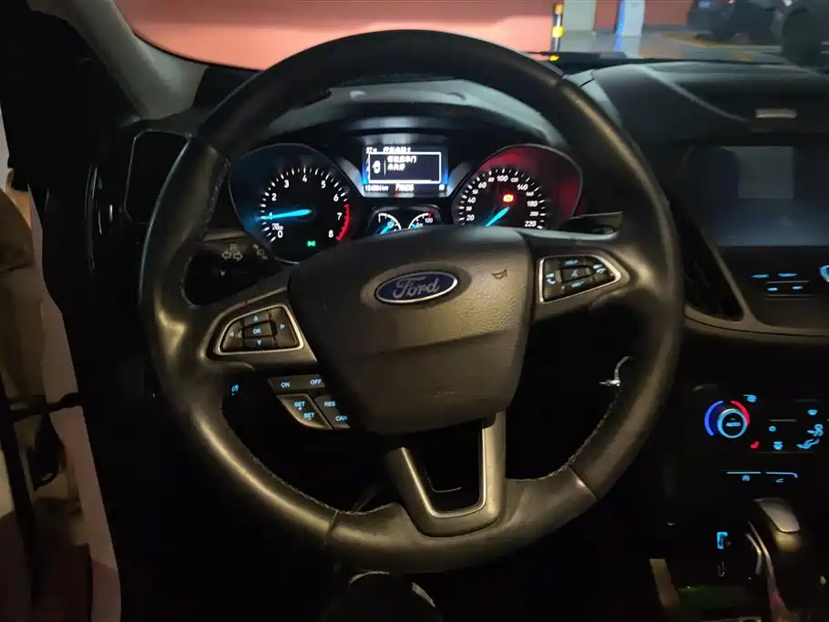 Ford Kuga 2018 — фото 15