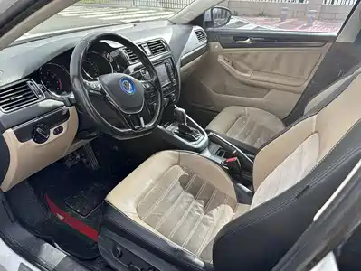 Volkswagen Sagitar 2015