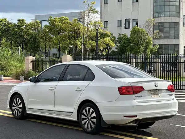 Volkswagen Sagitar 2015