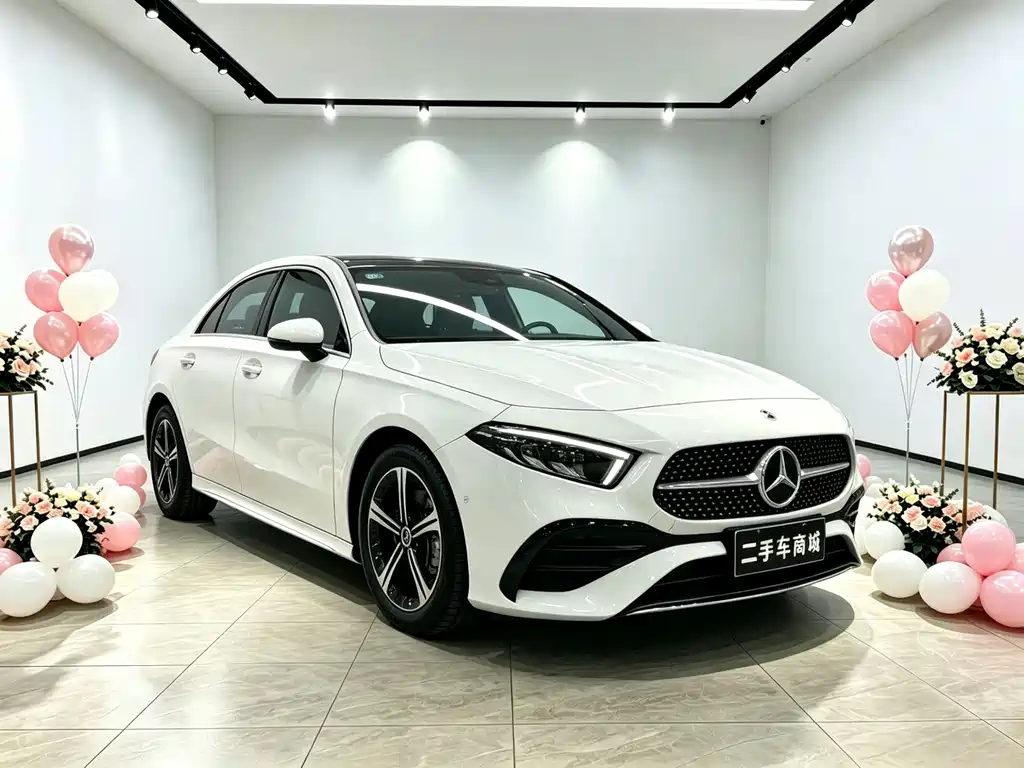 Mercedes-Benz A-Class 2024 — фото 1