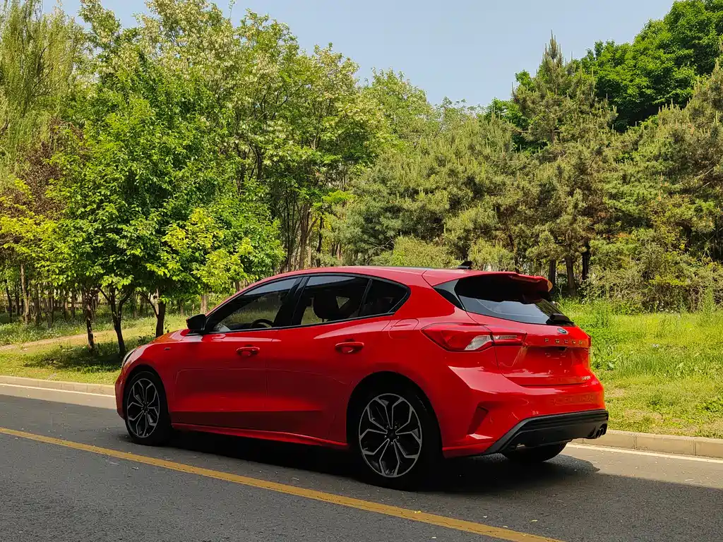 Ford Focus 2020 — фото 17