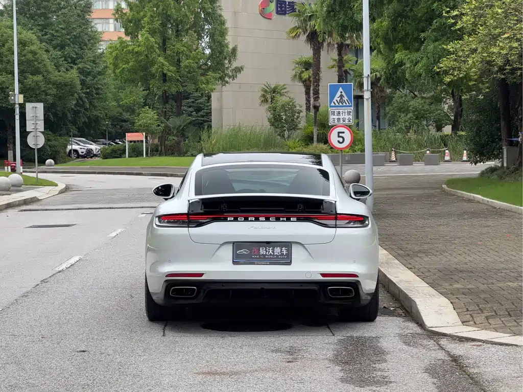 Porsche Panamera 2022