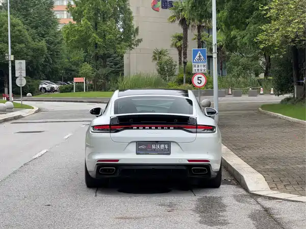 Porsche Panamera 2022